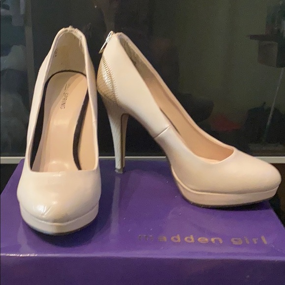 Call it Spring heels - Picture 3 of 11